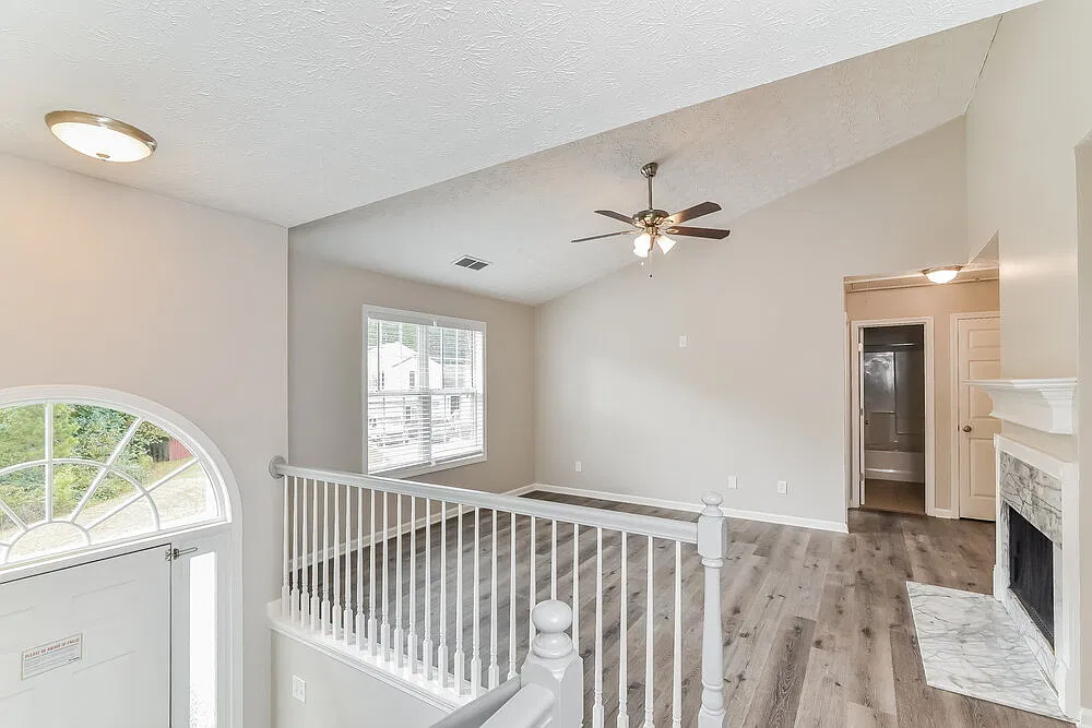 4 bed, 3.0 bath, 1996 sqft, $2,430 — Photo 4