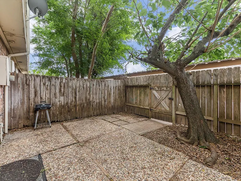 1107 Country Place Dr — Photo 9