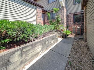 2458 Mendelssohn Ln N, Golden Valley, MN 55427