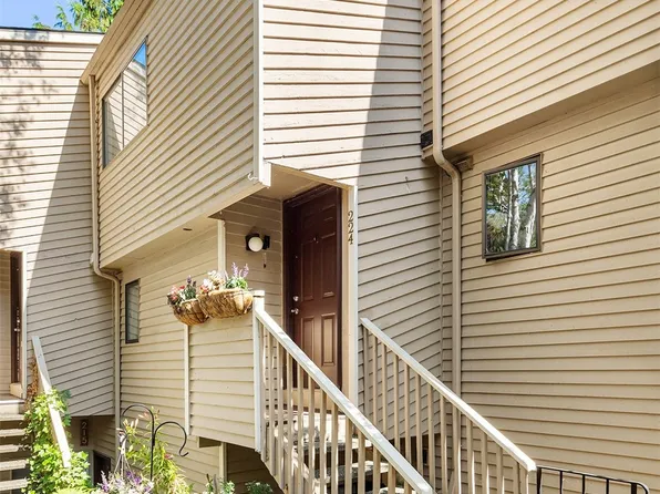 12044 96th Avenue NE #224, Kirkland, WA 98034