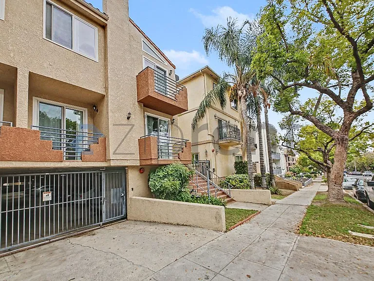 528 E San Jose Ave #110 — Photo 3