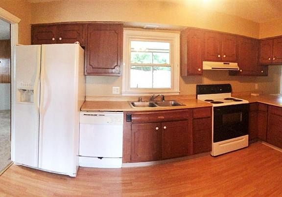 3rd image of 175 Woodmont Ct