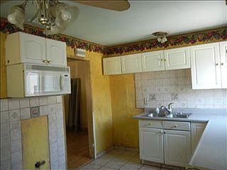 3rd image of 1501 Royal Way