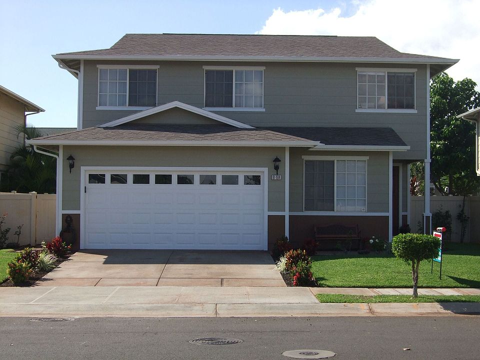 Curb Appeal!  Professionally painted in October 2007.