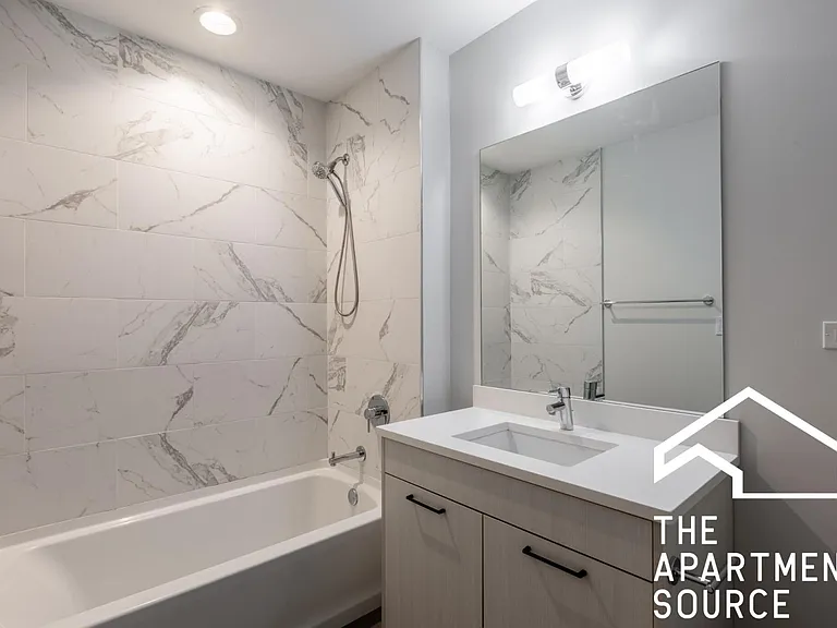 2247 W Lawrence Ave #G2 — Photo 7