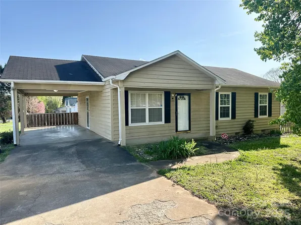 3201 Smokey Ln, Lenoir, NC 28645