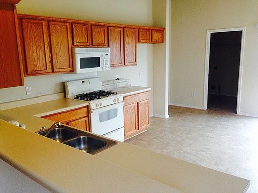 3rd image of 1005 Henderson Dr