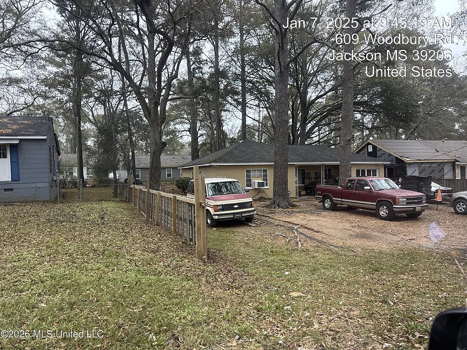 1st image of 620 Woodbury Rd