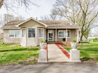 901 Pearl St, Walnut, IA 51577