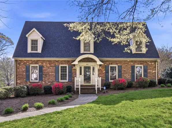 1011 Greenhurst Rd, Winston Salem, NC 27104