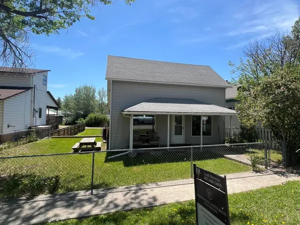 108 E Winthrop St, Newcastle, WY 82701