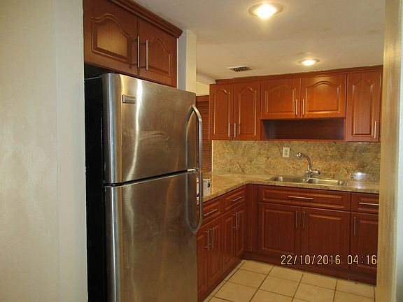 4th image of 1950 W 56th St #402