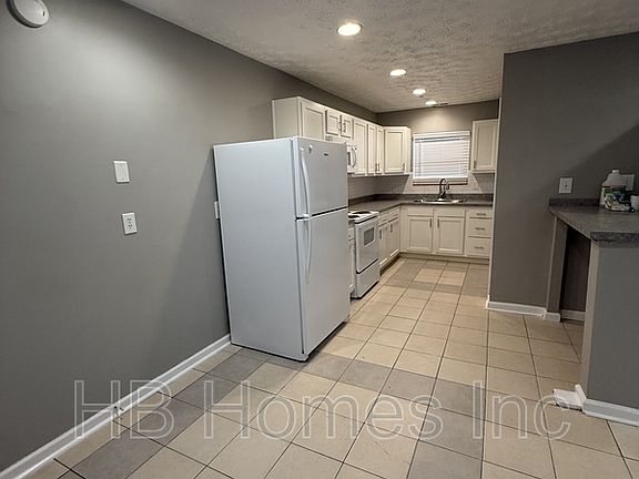 5th image of 407 Ash St