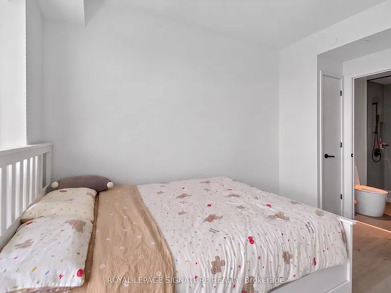 55 Charles St E #4303 — Photo 25