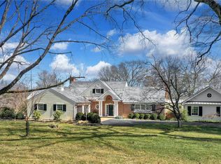 1714 White Acre Dr, Bethlehem, PA 18015