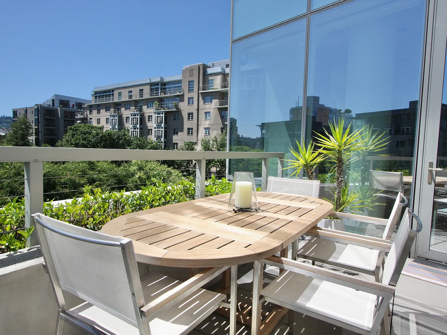 2 bed, 1224 sqft, $4,100 — Photo 2