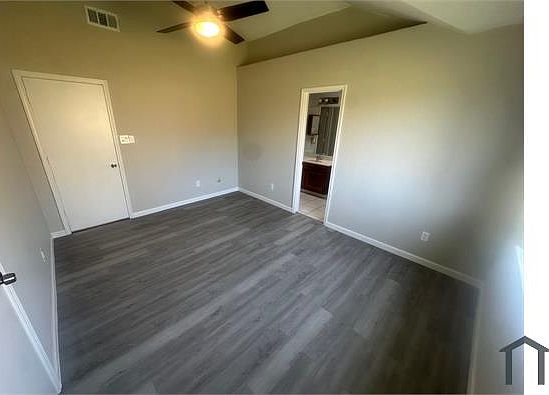 5th image of 701 W Lynn Creek Dr