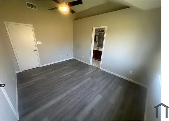 701 W Lynn Creek Dr — Photo 5