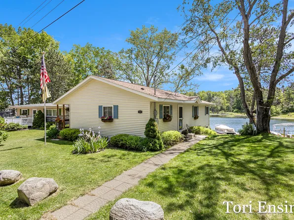 431 Adele Dr, Trufant, MI 49347