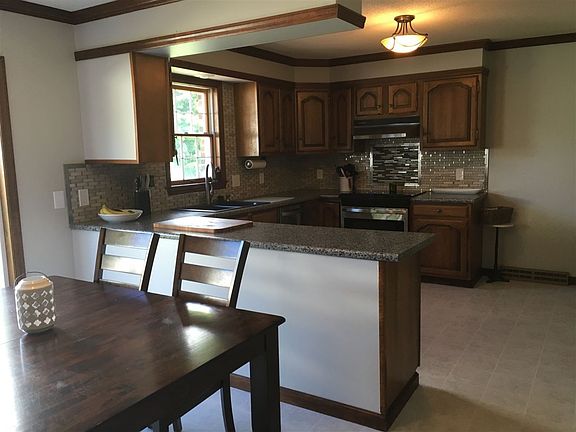 3rd image of 19 Coventry Dr