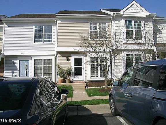 3rd image of 134 Saint Charles Sq