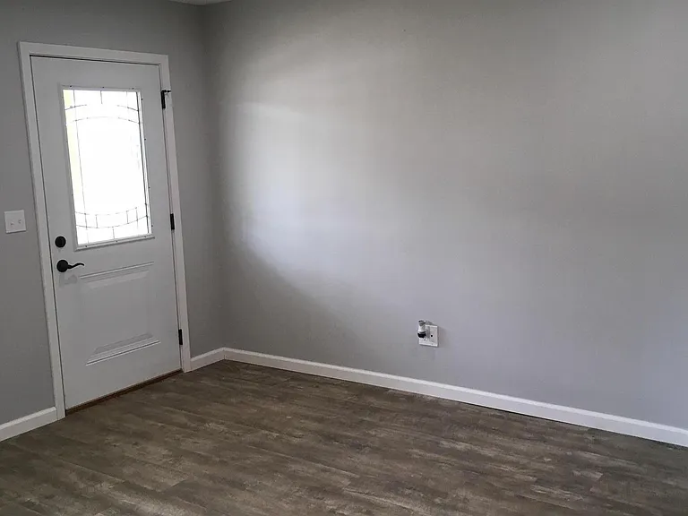 109 Trinity Ln — Photo 3