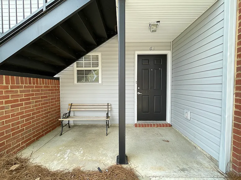 Spacious 2BR/2BA condo in prime Southside Savannah location _ Gated community just minutes to downtown, shopping & hospitals