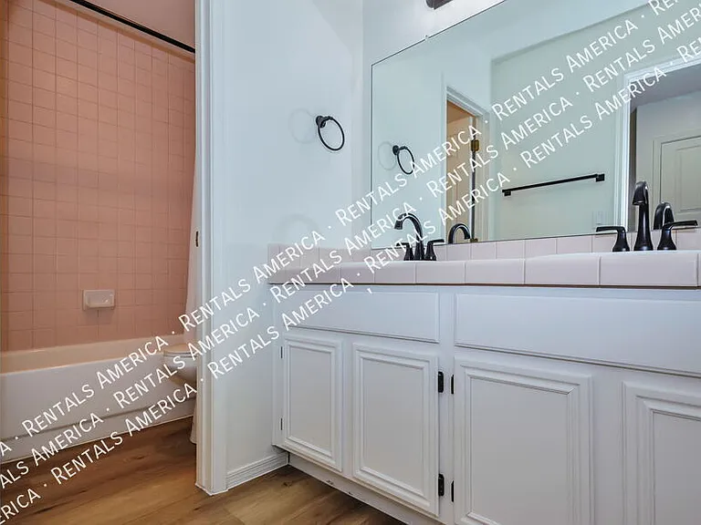 1150 W Masters Cir — Photo 36