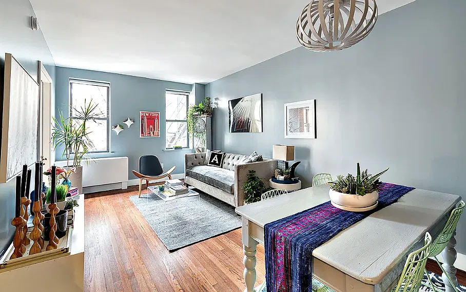 245 West 25th Street — Photo 2