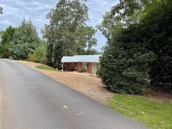 3rd image of 27 Sneaking Creek Dr