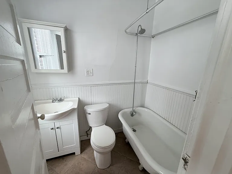 Bath with tub/shower