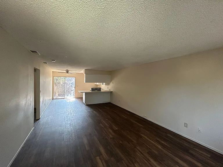 93 E Hazelwood Ln #B — Photo 8