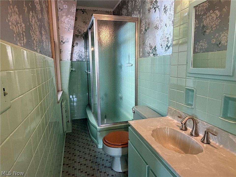 40th image of 904 Juliana St