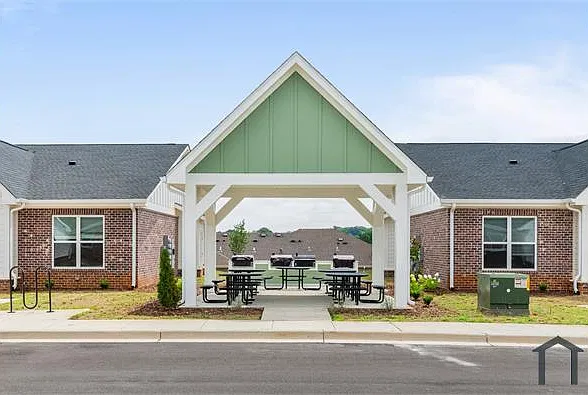 2 bed, 1200 sqft, $1,250 — Photo 3