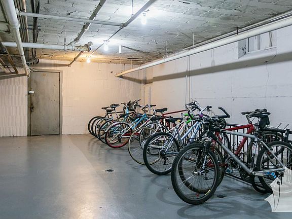 2nd image of 511 W Belmont Ave #511/35