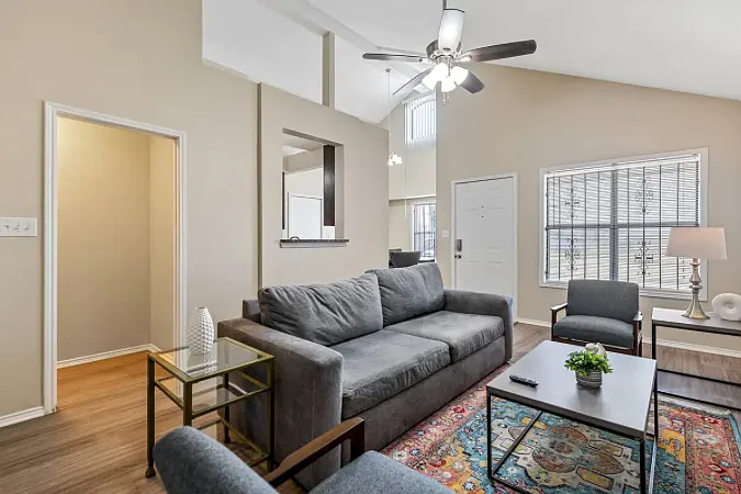 3 bed, 1221 sqft, $4,000 — Photo 3