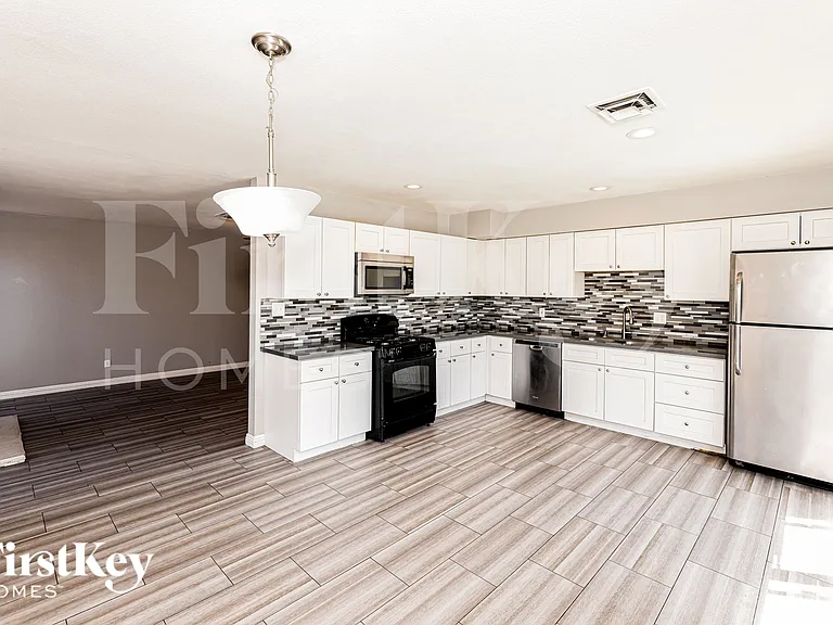 4843 Fairfax Ave — Photo 8