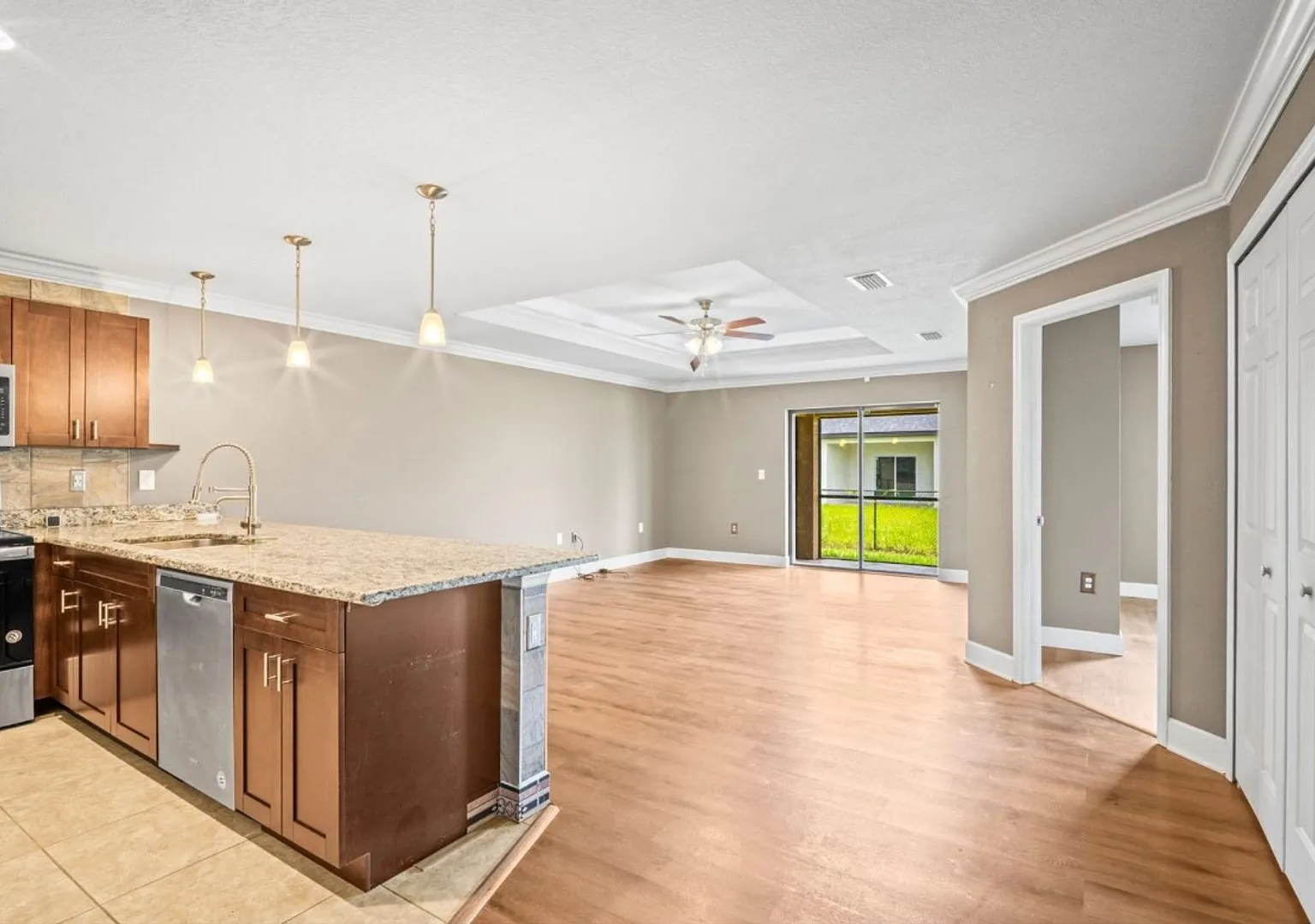 2 bedroom + Den 2 bathroom Duplex in Lehigh Acres — Photo 3
