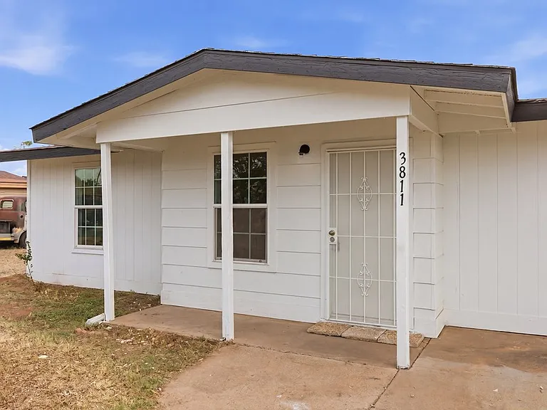 3811 Cedar Spring Dr — Photo 3