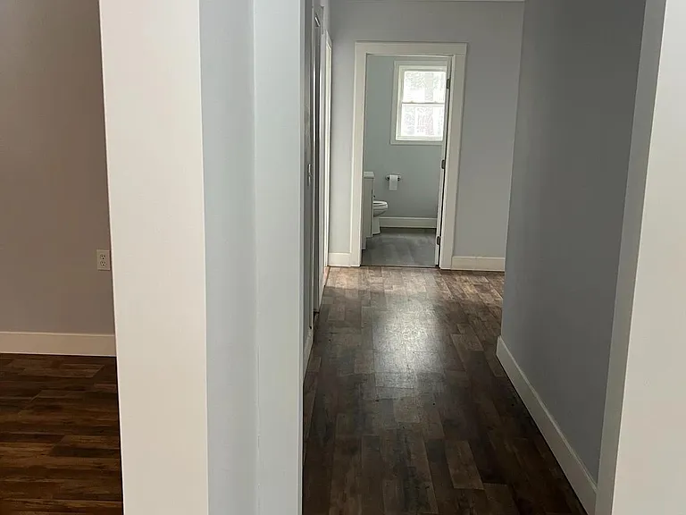 604 E Oak St — Photo 5