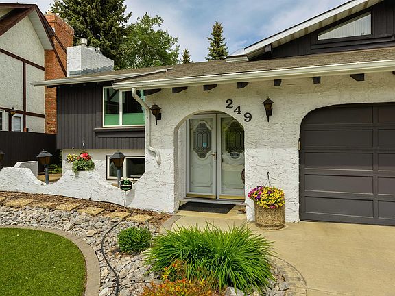 3rd image of 249 Wolf Willow Cres NW