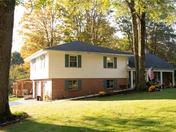 19052 Hillcrest Dr, Corry, PA 16407