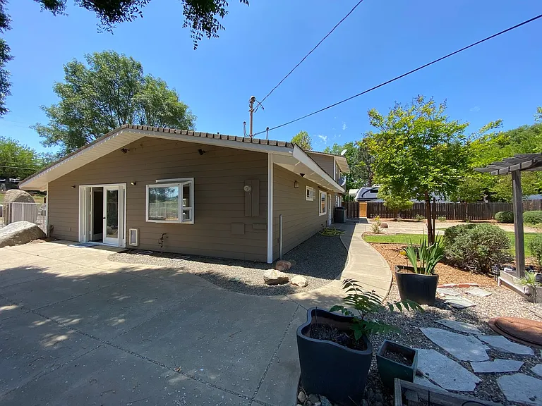 3010 N Broadway — Photo 39