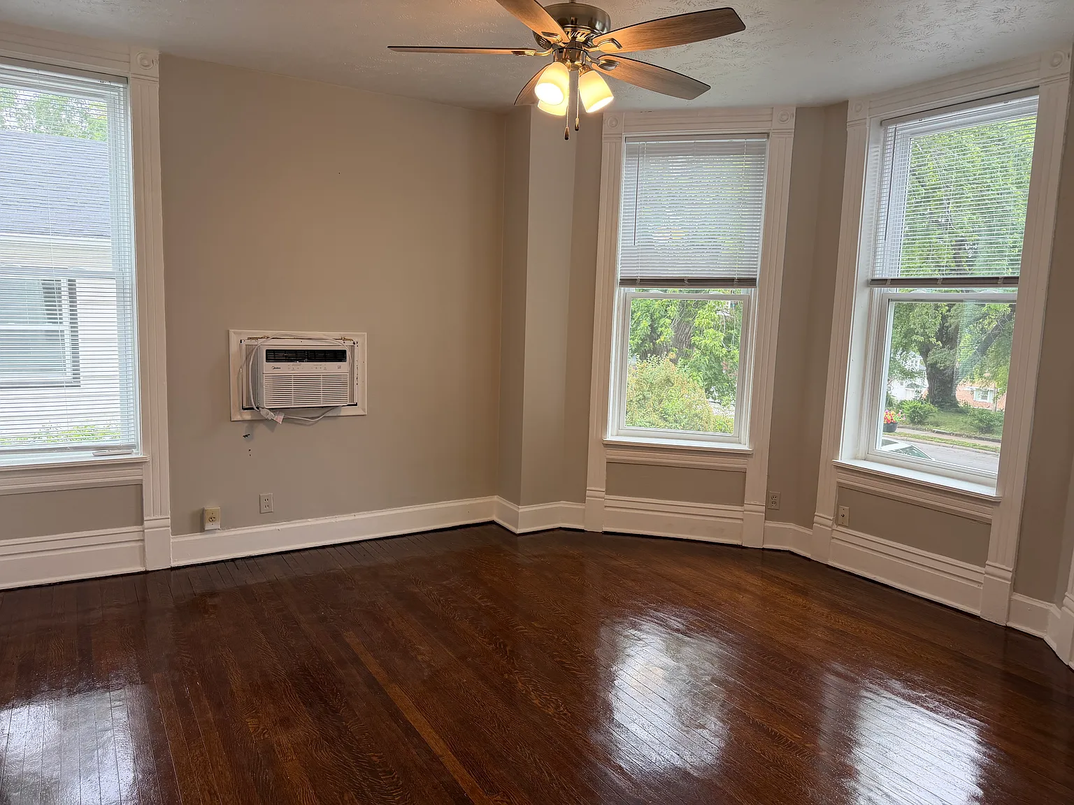 1 bed, 850 sqft, $955 — Photo 2