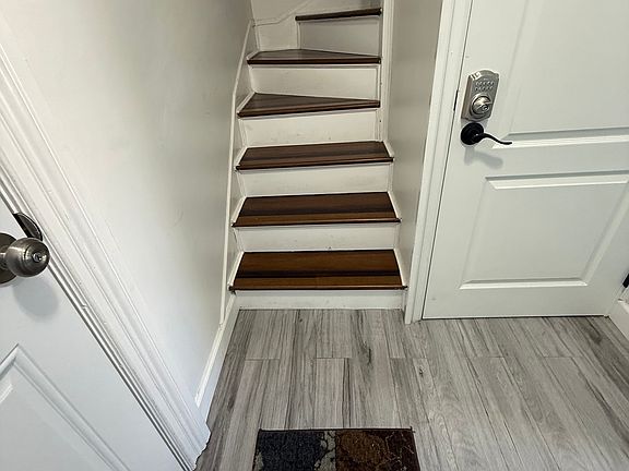4th image of 39 Sunset Rd S #2
