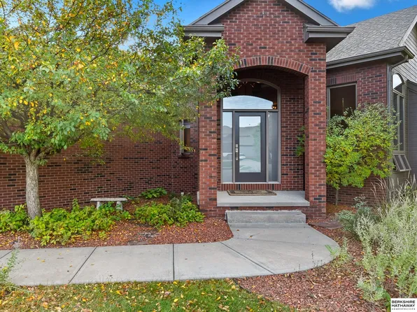 10251 Margo St, La Vista, NE 68128