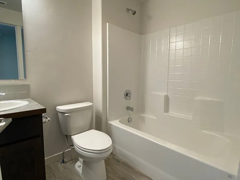 220 W Maple St #B — Photo 14