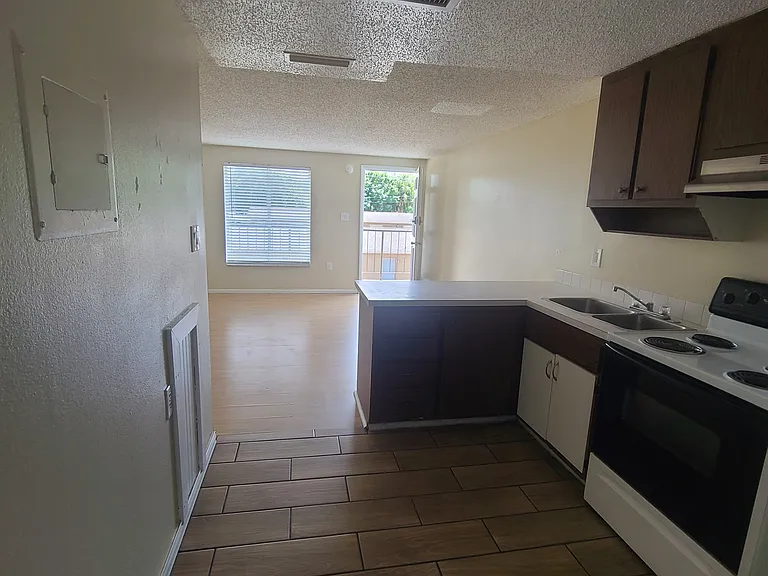 4809 Grand Blvd #8 — Photo 2