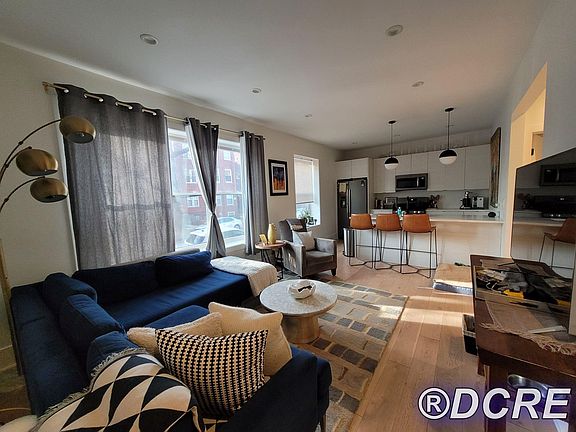 3rd image of 1658 W Summerdale Ave #1