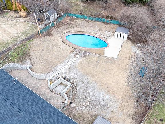 2nd image of 62 W Cardigan Dr